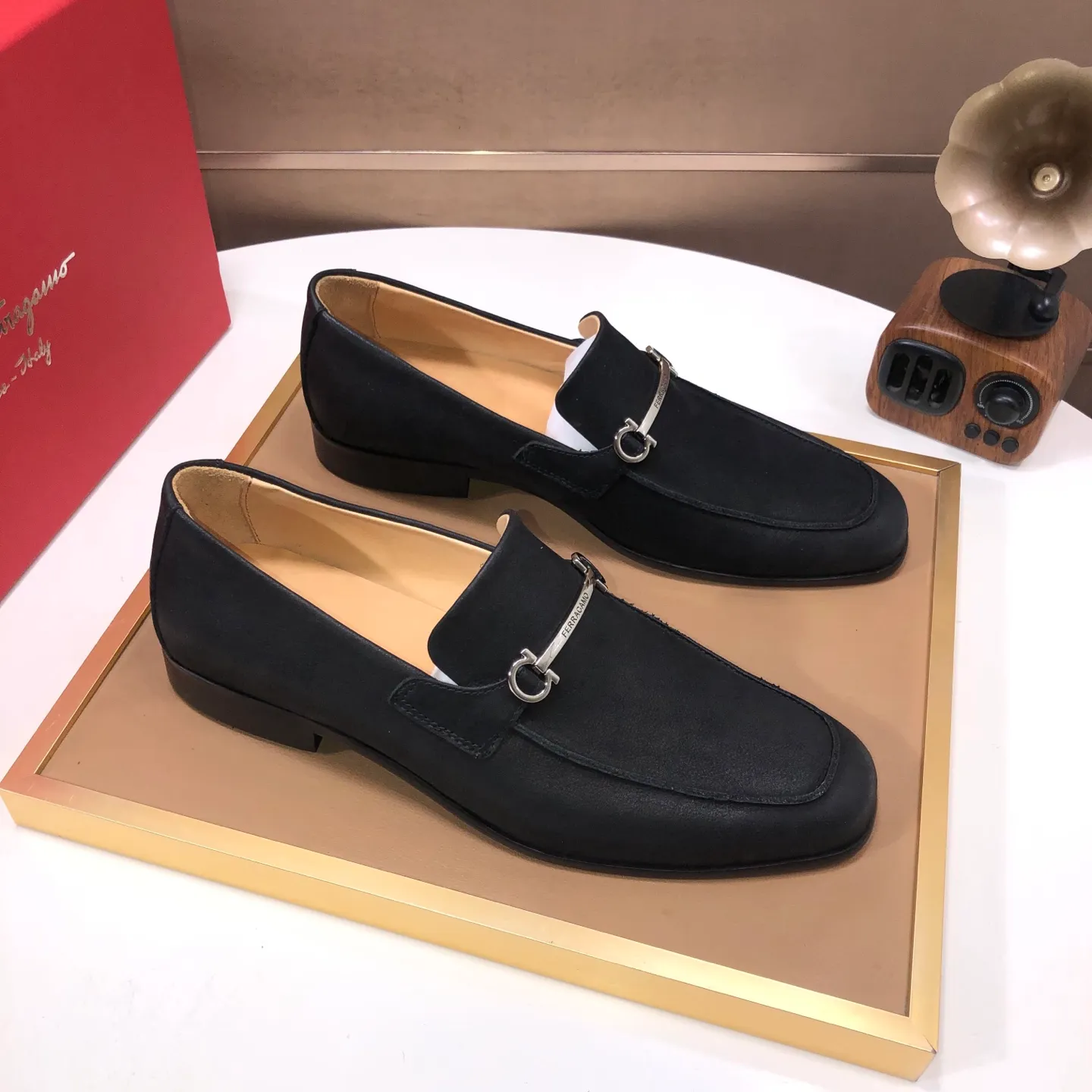 Men's shoes💰580💰【Ferragamo】Official website new product update👏High-quality casual shoes👟Imported first-layer calfskin with official website breathable printed fabric, comfortable and breathable, cowhide lining. Matching code: 38~44 (45 customized, non-refundable)